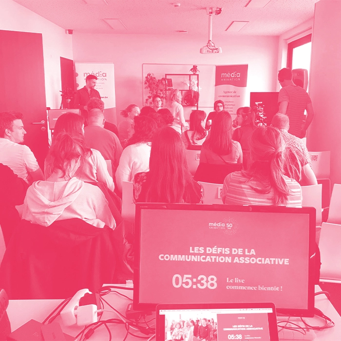 Groupe en formation sur la communication associative